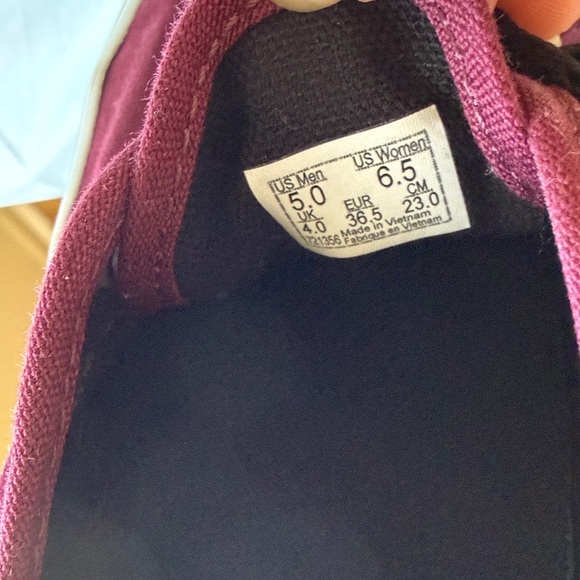 Vans Maroon Canvas Shoes with Black Laces - Picture 5 of 6